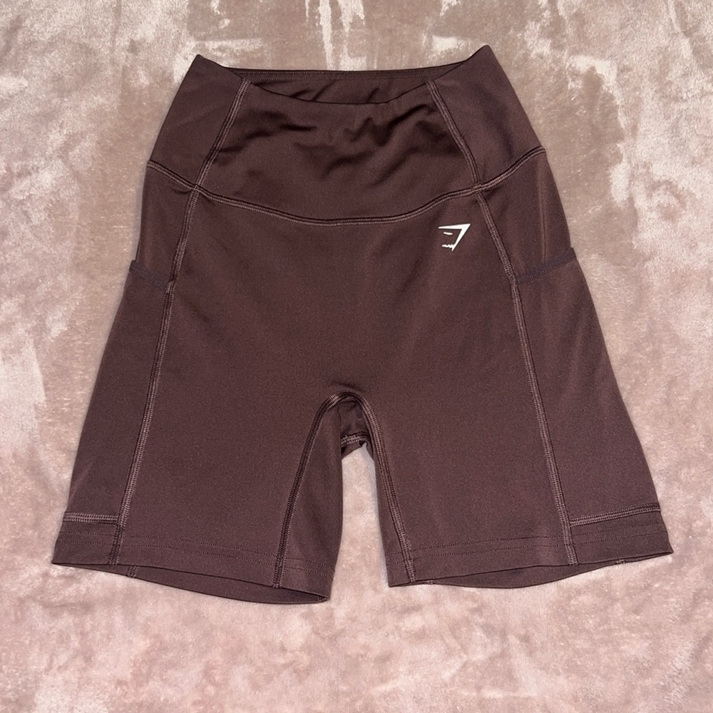 GYM SHARK BIKER SHORTS W/ POCKETS